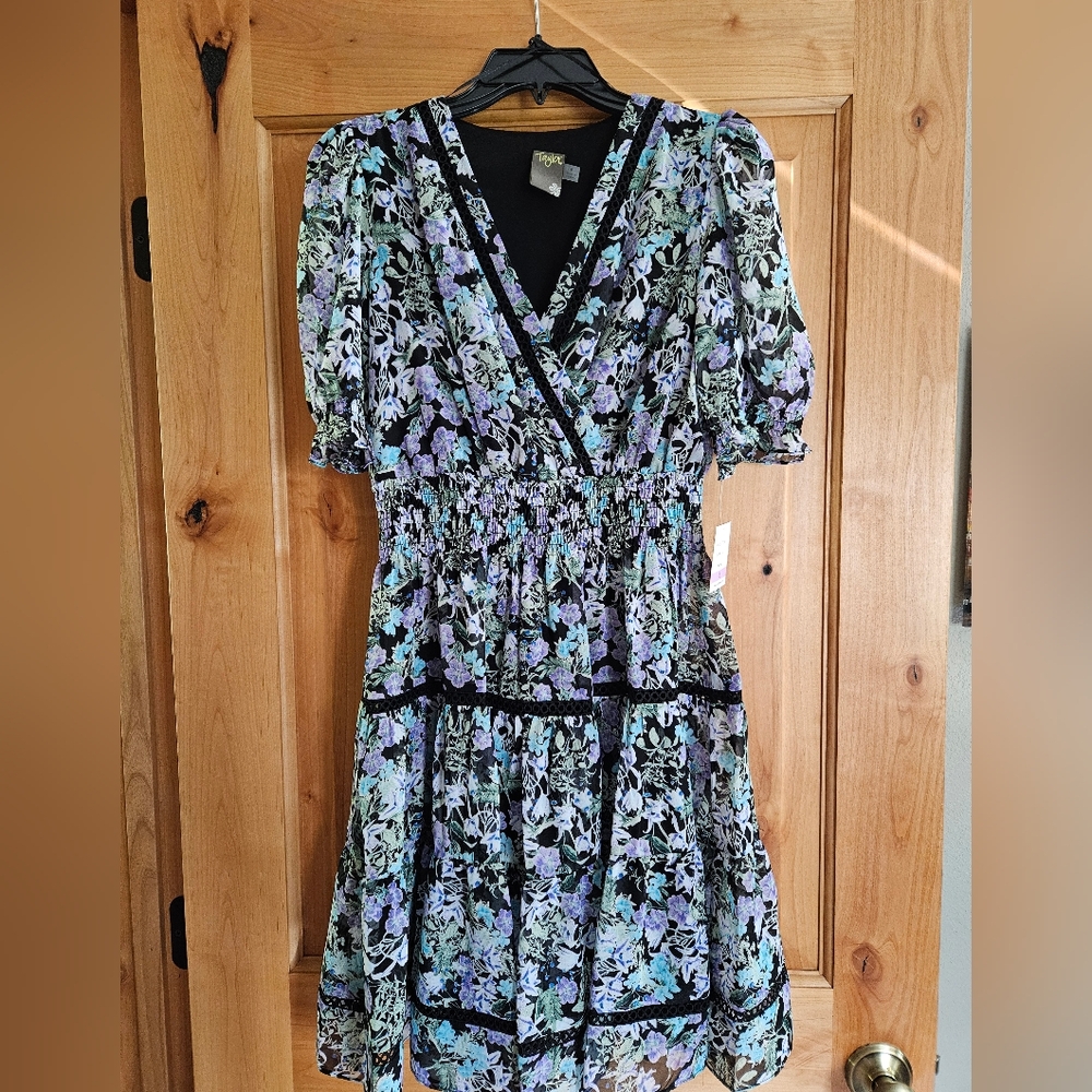 Taylor size 6 black and floral dress